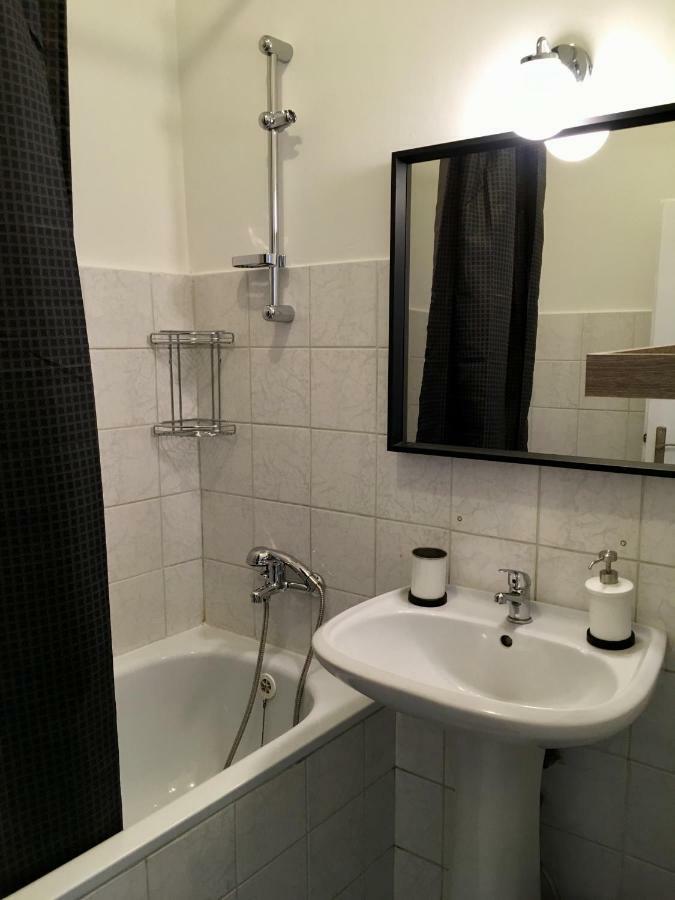 Blu Apartment In Old Town Bratislava Bagian luar foto