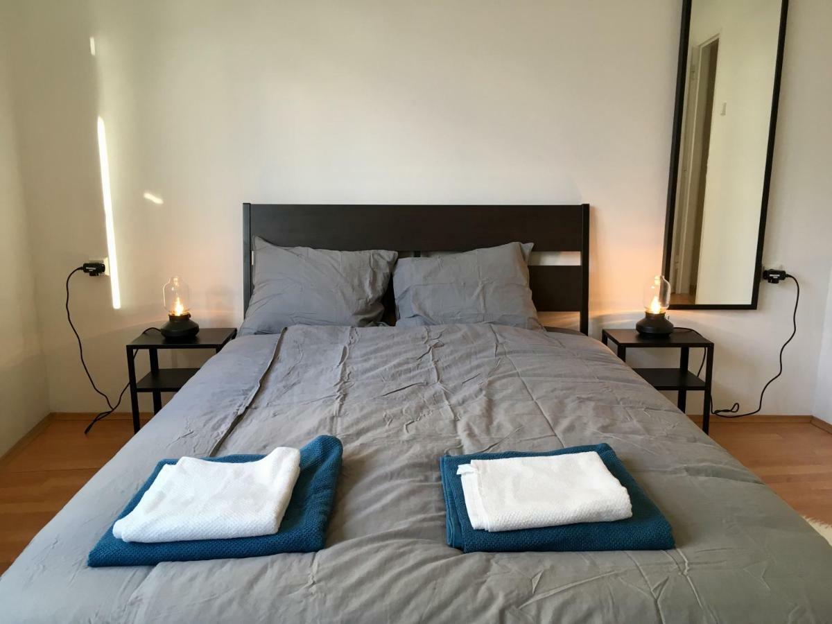 Blu Apartment In Old Town Bratislava Bagian luar foto