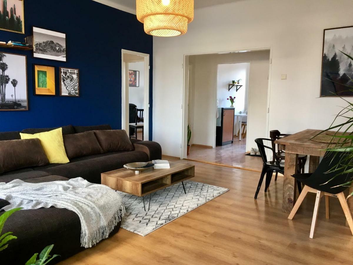 Blu Apartment In Old Town Bratislava Bagian luar foto