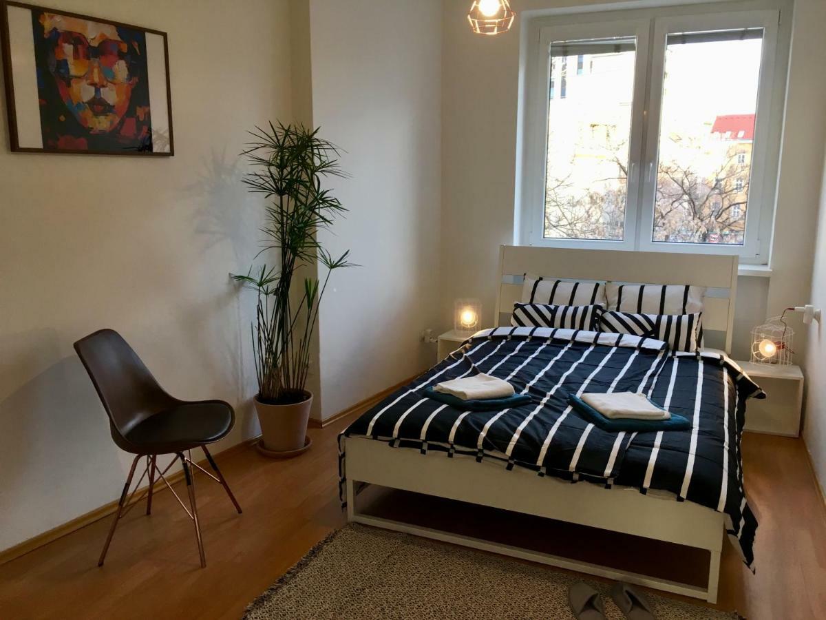 Blu Apartment In Old Town Bratislava Bagian luar foto
